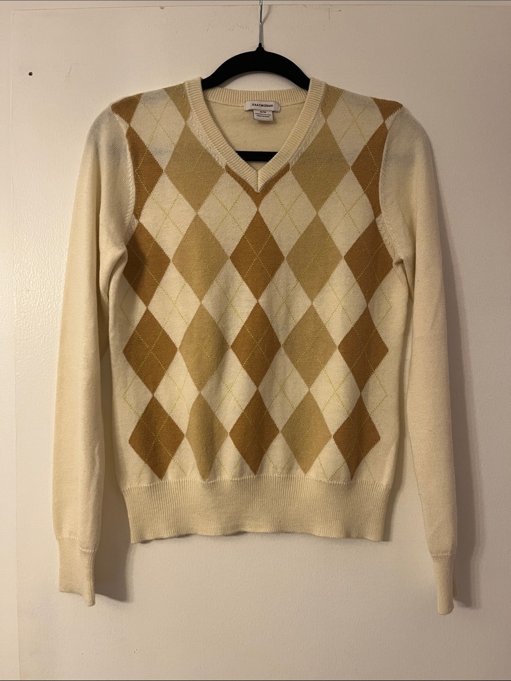 Isaac Mizrahi Cream V-Neck Argyle Sweater with Gold and Tan Diamonds